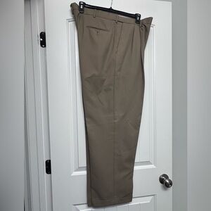 Haggar Men's Classic Khaki Chinos